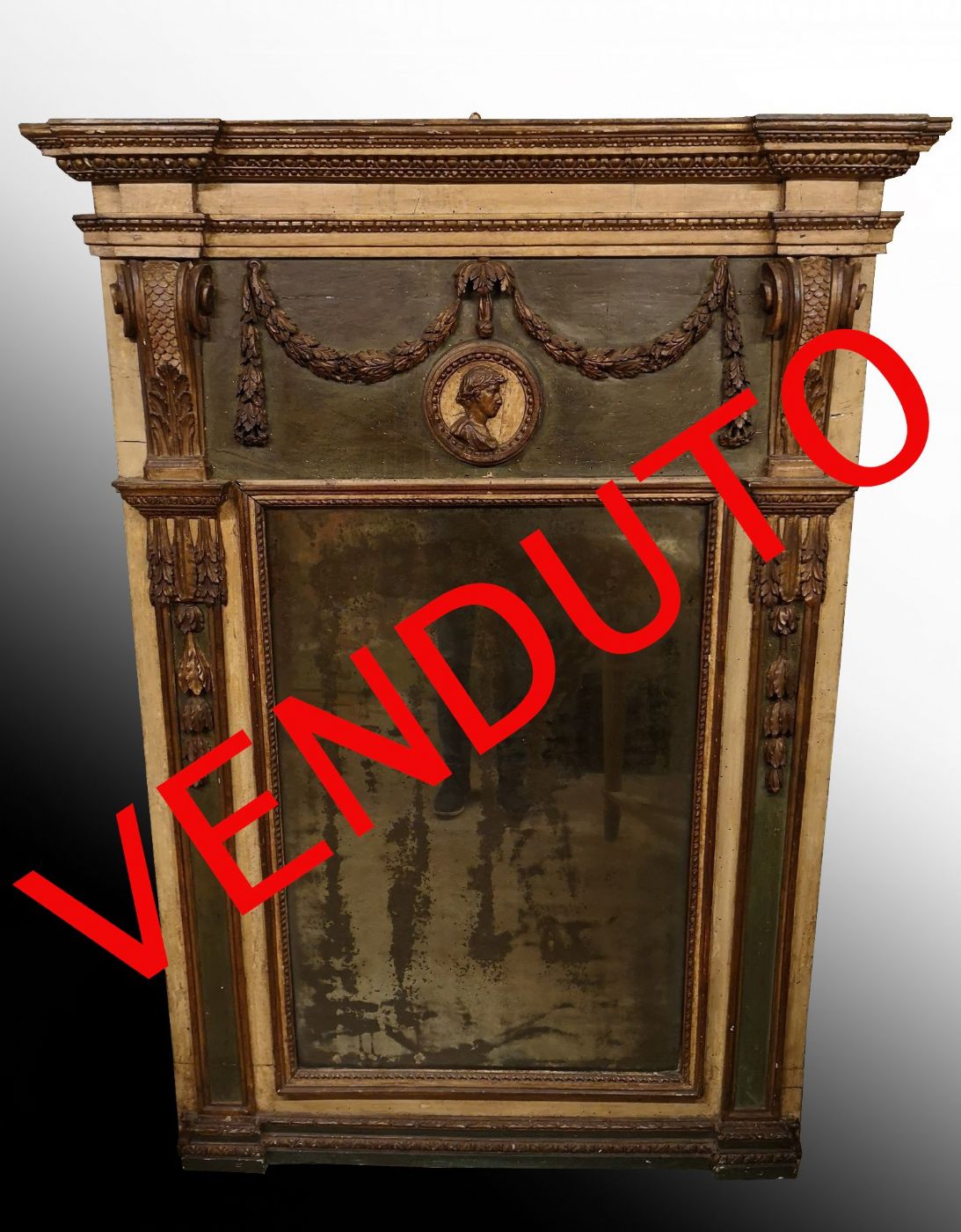 Specchiera fondo sala in legno laccato